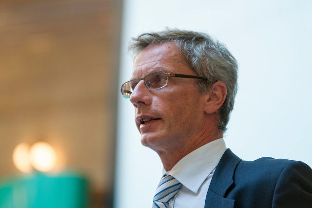 Izlaganje guvernera HNB-a prof. dr. Borisa Vujčića na 18. znanstveno-stručnoj konferenciji Hrvatsko novčano tržište Izlaganje guvernera HNB-a prof. dr. Borisa Vujčića na 18. znanstveno-stručnoj konferenciji Hrvatsko novčano tržište