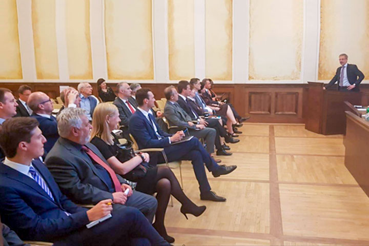 Prednosti uvođenja eura znatno nadmašuju troškove Prednosti uvođenja eura znatno nadmašuju troškove