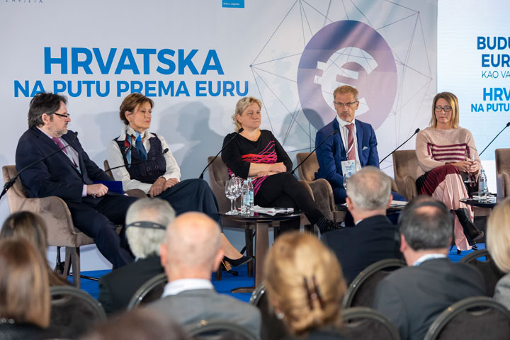 Ulazak Hrvatske u bankovnu uniju preduvjet je uvođenju eura Ulazak Hrvatske u bankovnu uniju preduvjet je uvođenju eura