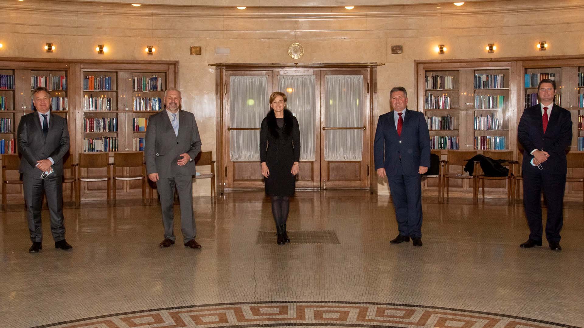 Klub zastupnika Hrvatske seljačke stranke i Hrvatske stranke umirovljenika u HNB-u Klub zastupnika Hrvatske seljačke stranke i Hrvatske stranke umirovljenika u HNB-u